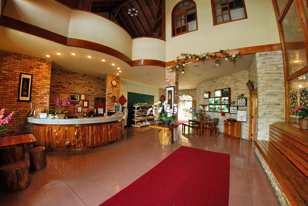Shinmingshan Holiday Inn Lugu Lake Exterior photo