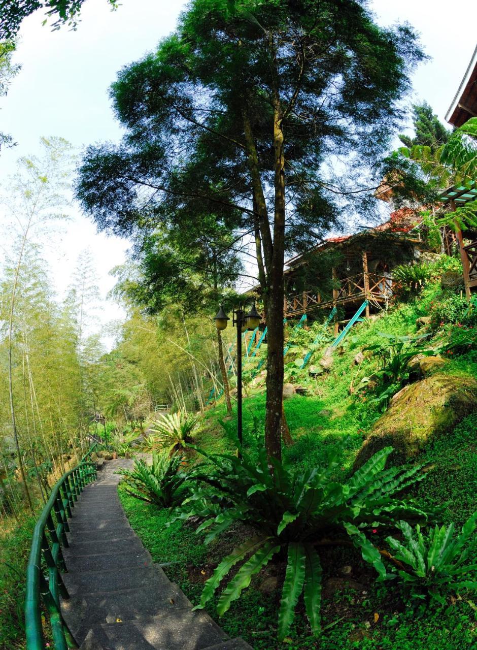 Shinmingshan Holiday Inn Lugu Lake Exterior photo